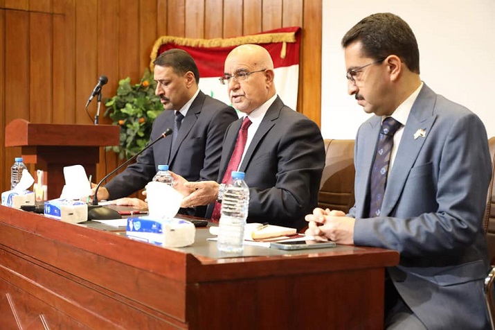 وزير الصحة يعقد إجتماعاً موسّعاً مع مديري دوائر الصحة في بغداد والمحافظات
